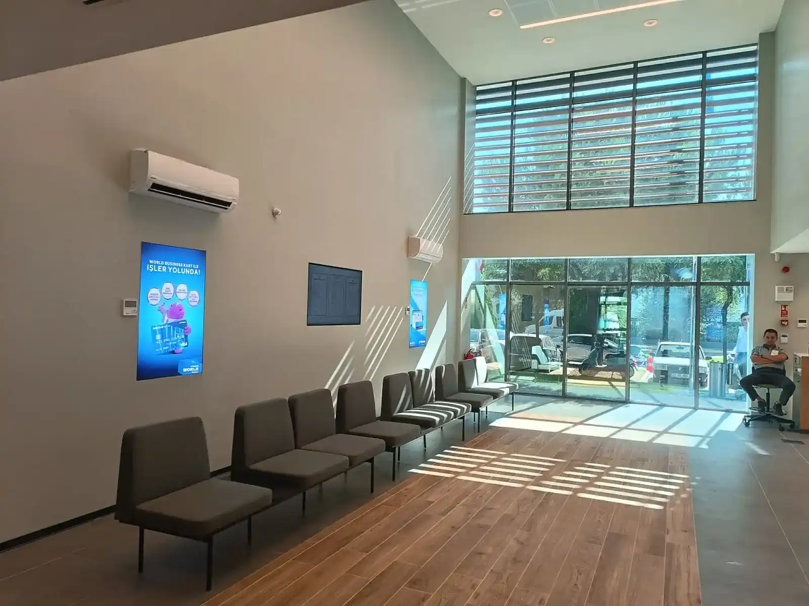 Yapı Kredi bankası tadilat ve dekorasyon işi tamalanmış görsel